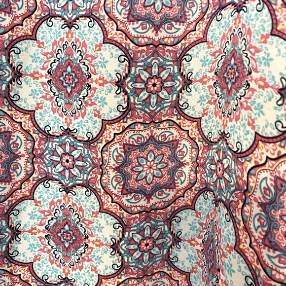 DR2 Pink & Blue Patterned Blouse. - Picture 3 of 5